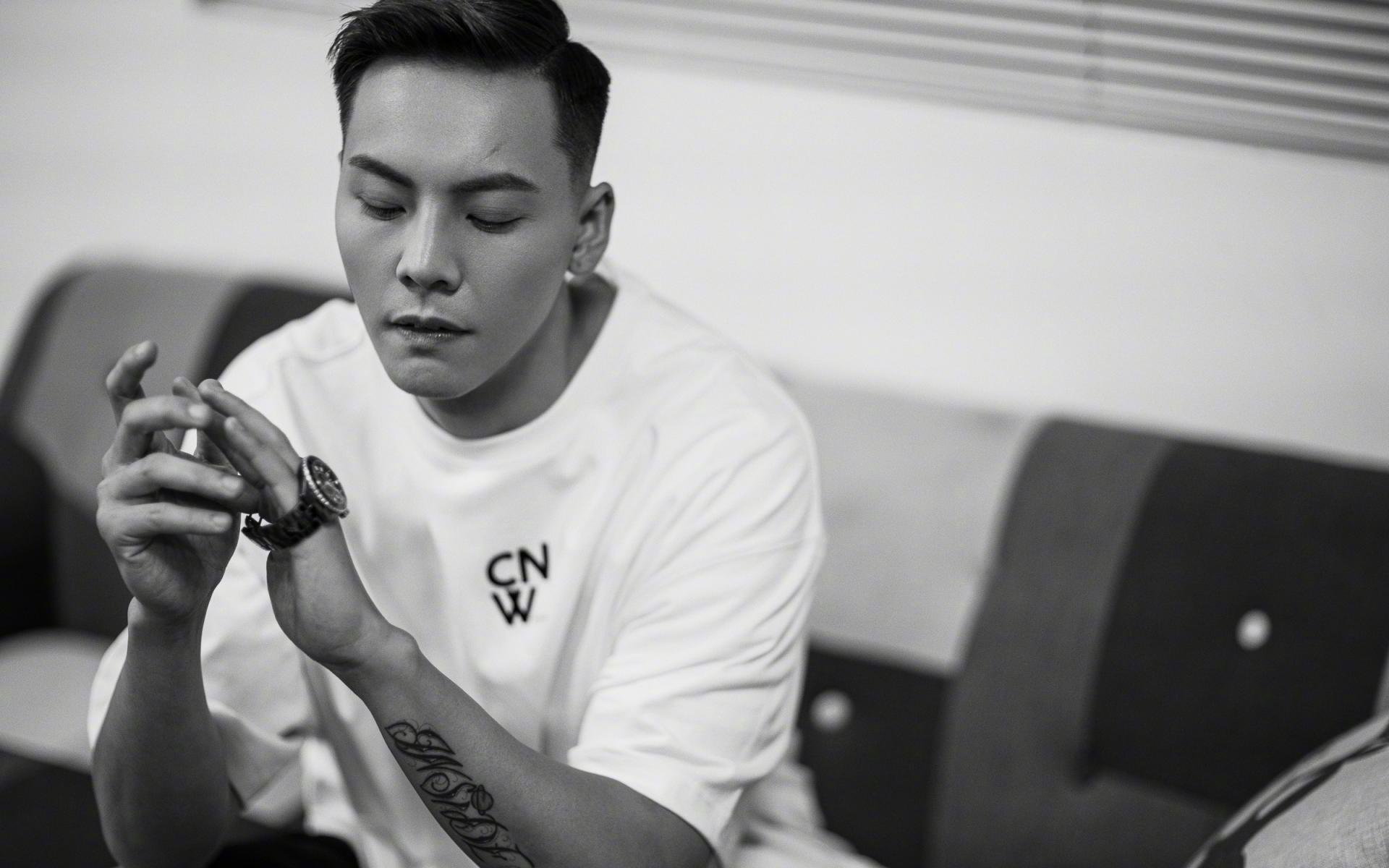 湖人连胜登巅峰，詹姆斯必杀发威联防战术精彩绝伦，詹姆斯湖人首战